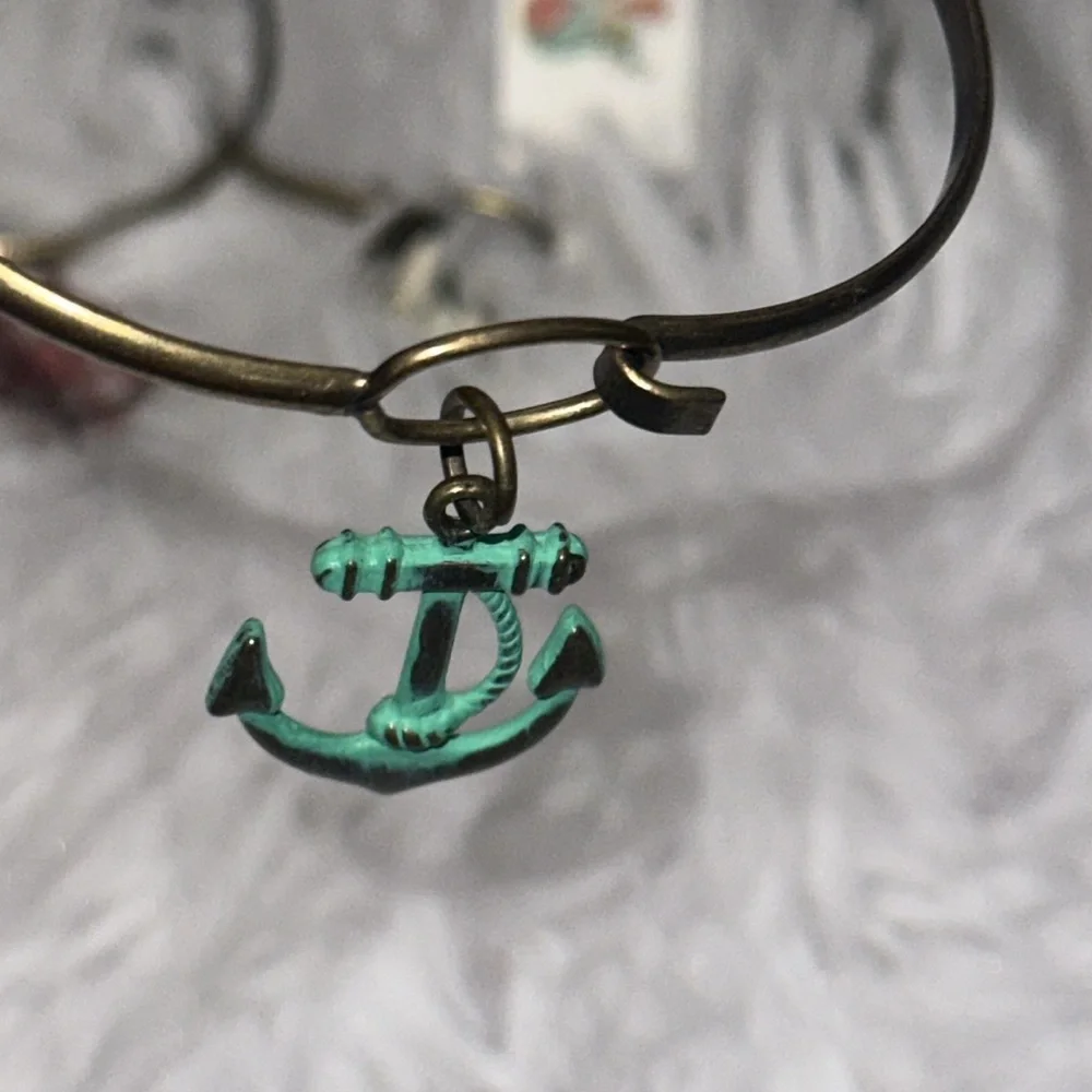 Hand Painted Charm Bracelet Anchor Ship Wheel The Helm Sea Shell Nautical‎ NWT